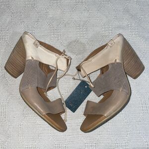 Emu Australia Women’s Dress Pumps Size 7 M Tan Beige Leather Going Out Party NWT